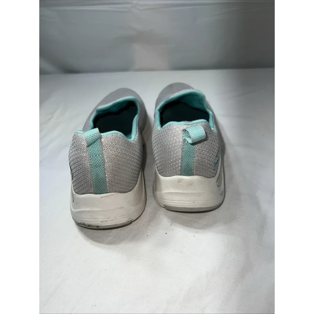 Skechers Womens Athletic Shoes Slip On Comfort Sneaker Size 6.5Arch Comfort Gray
